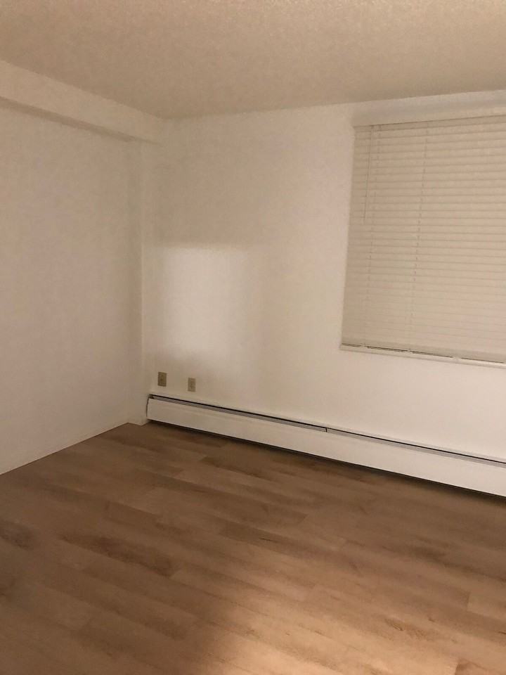 315 Southampton Dr Sw - Photo 5 of 13