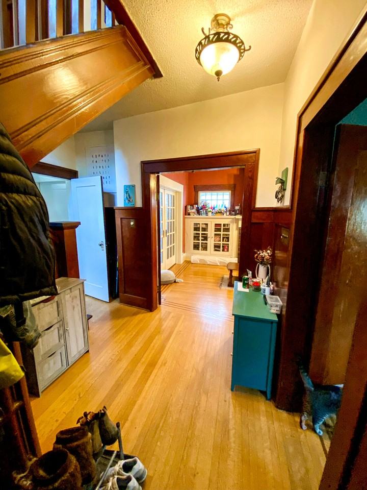 332 22nd St - Photo 2 of 16