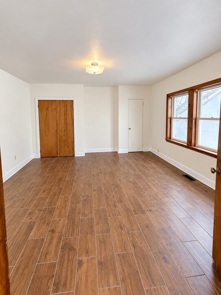 301 1/2 S Winebiddle St #2 - Photo 4 of 10
