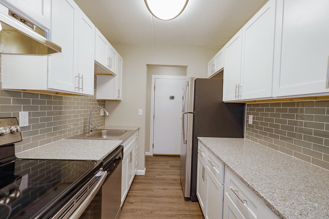 5 Dorchester Dr #PH4 - Photo 2 of 11