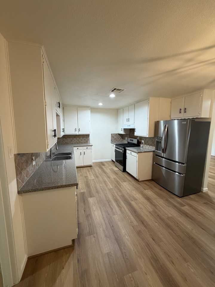 319 Allen Dr #NA - Photo 6 of 15