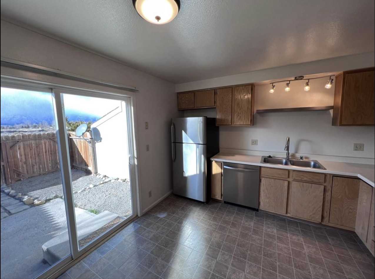 1283 Redwood Cir #5 - Photo 2 of 14