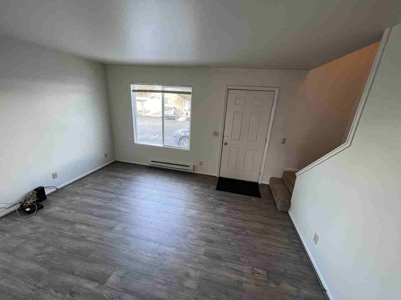 1283 Redwood Cir #5 - Photo 5 of 14