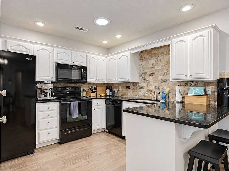 1206 Se 21st St #NA - Photo 4 of 24
