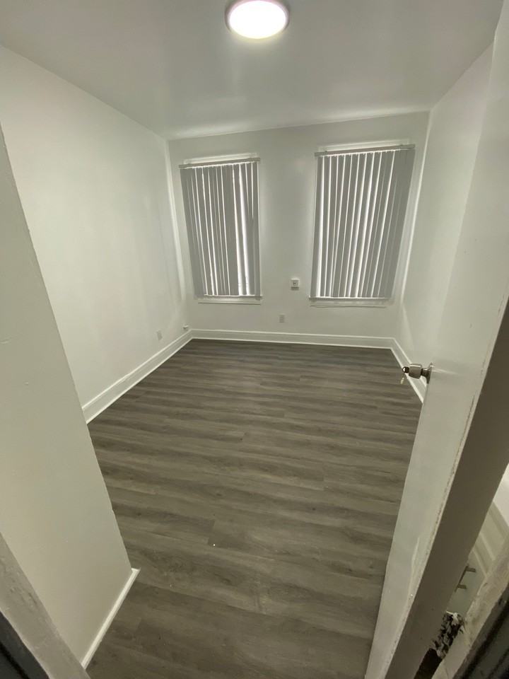 4111 1/2 Gage Ave #6