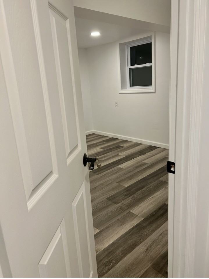 257 E 17th St - Photo 6 of 10