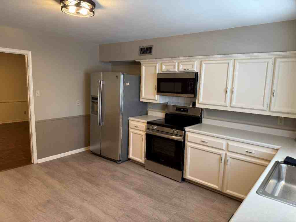6230 Bandera Ave #A - Photo 4 of 20
