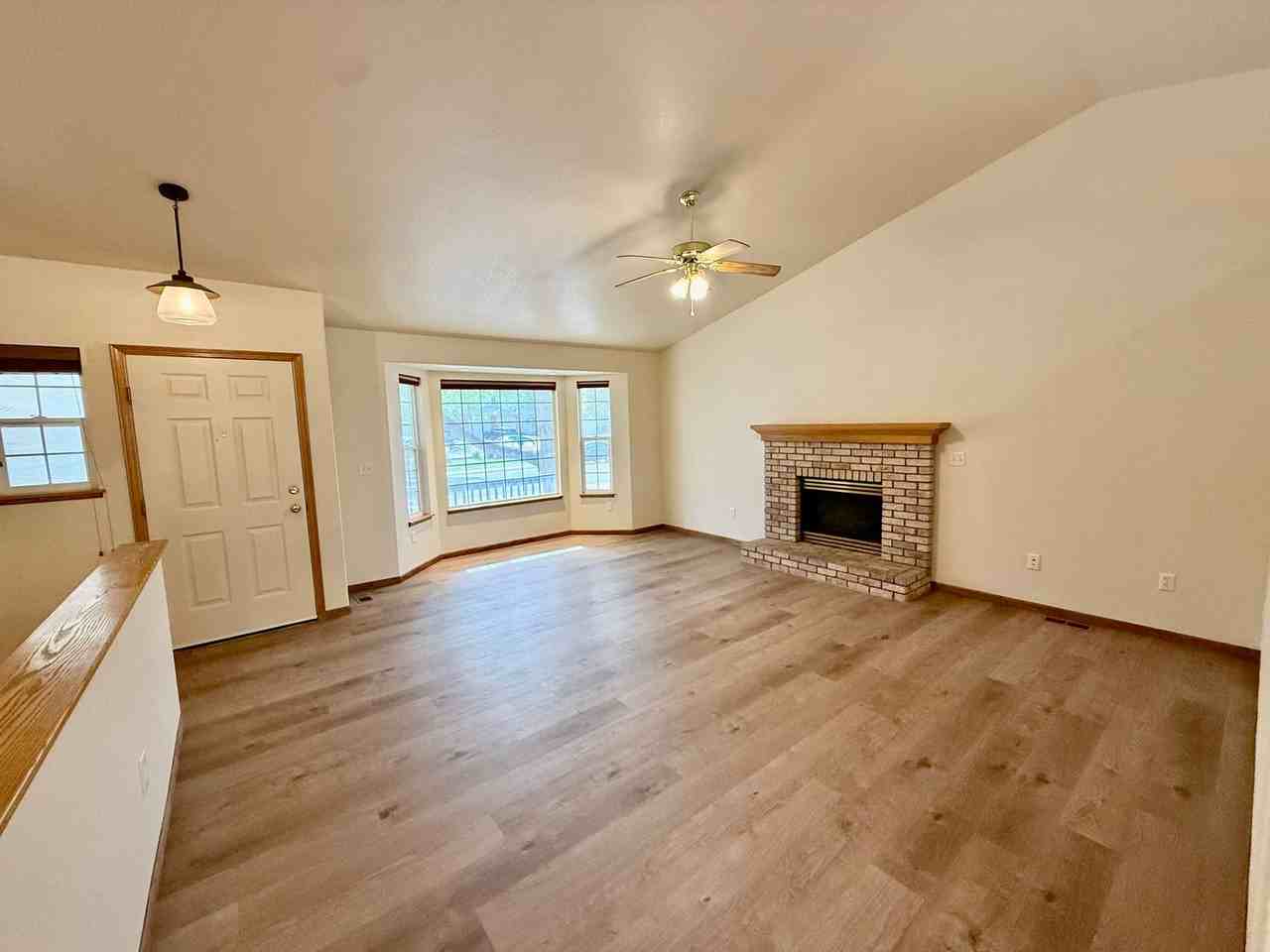 348 Albion Way - Photo 5 of 40