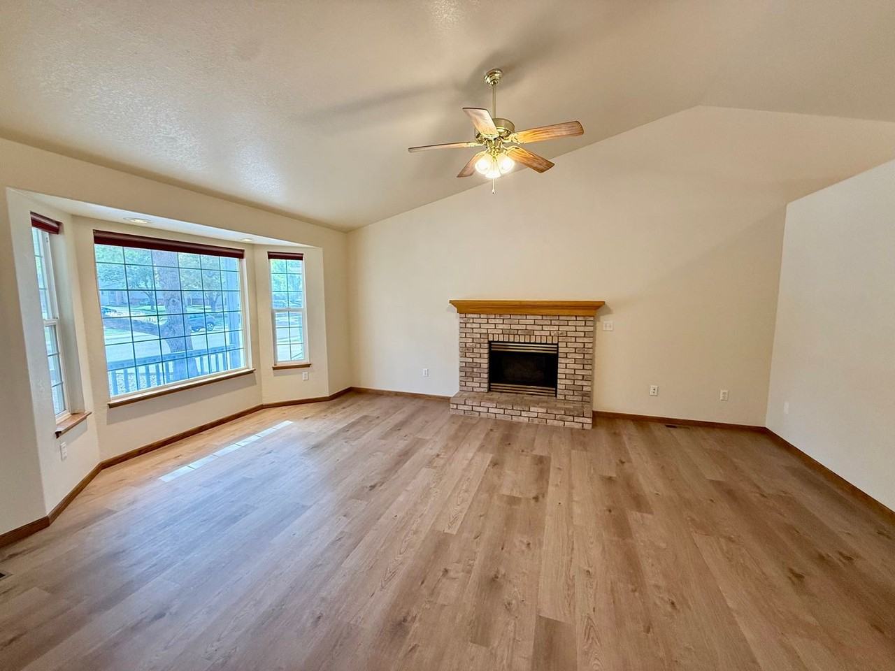 348 Albion Way - Photo 4 of 40