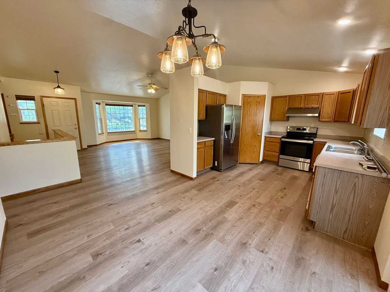 348 Albion Way - Photo 7 of 40