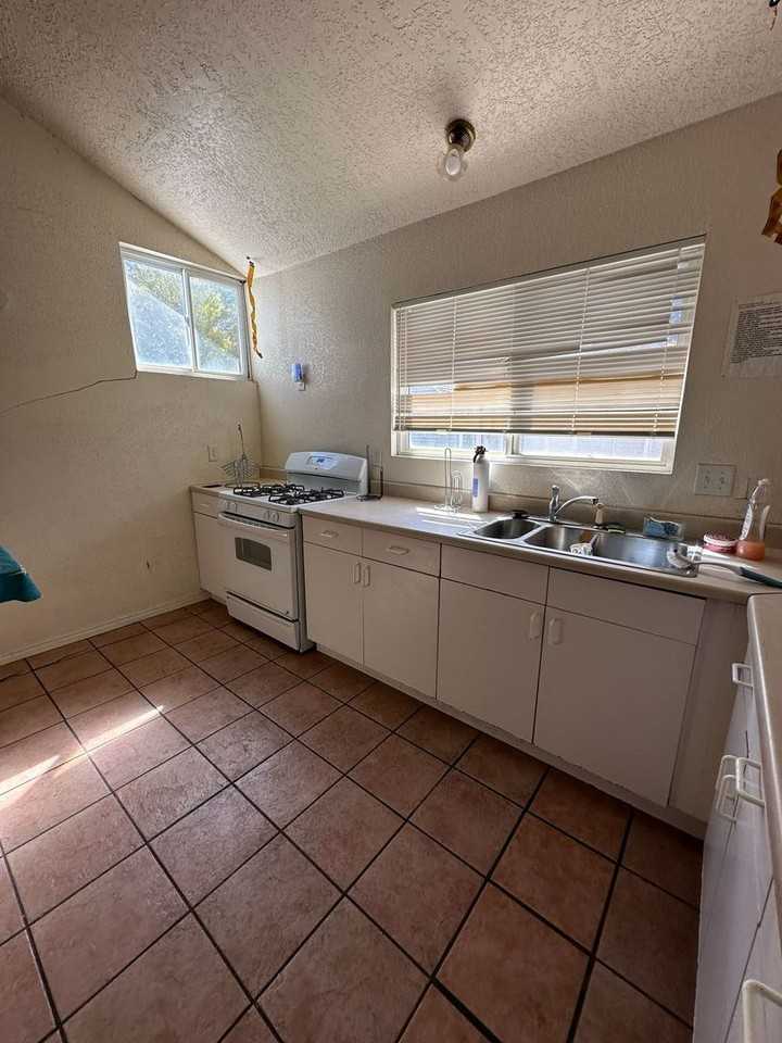 Private Rooms and Apartments Available Near SUU - Photo 4 of 28