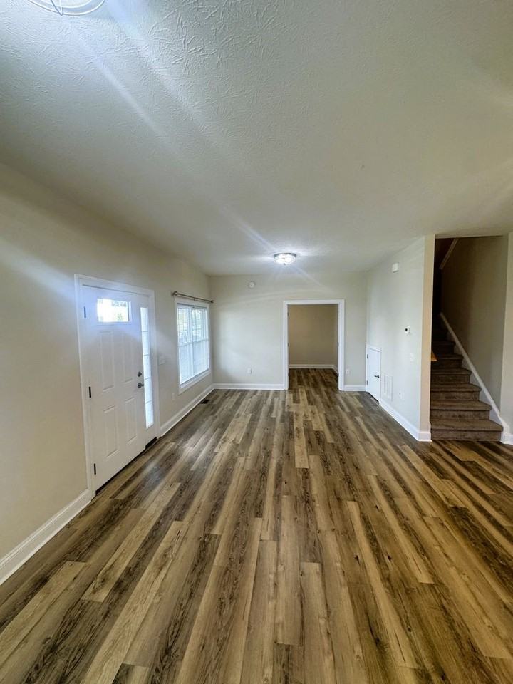 2656 Greenport Dr - Photo 2 of 15