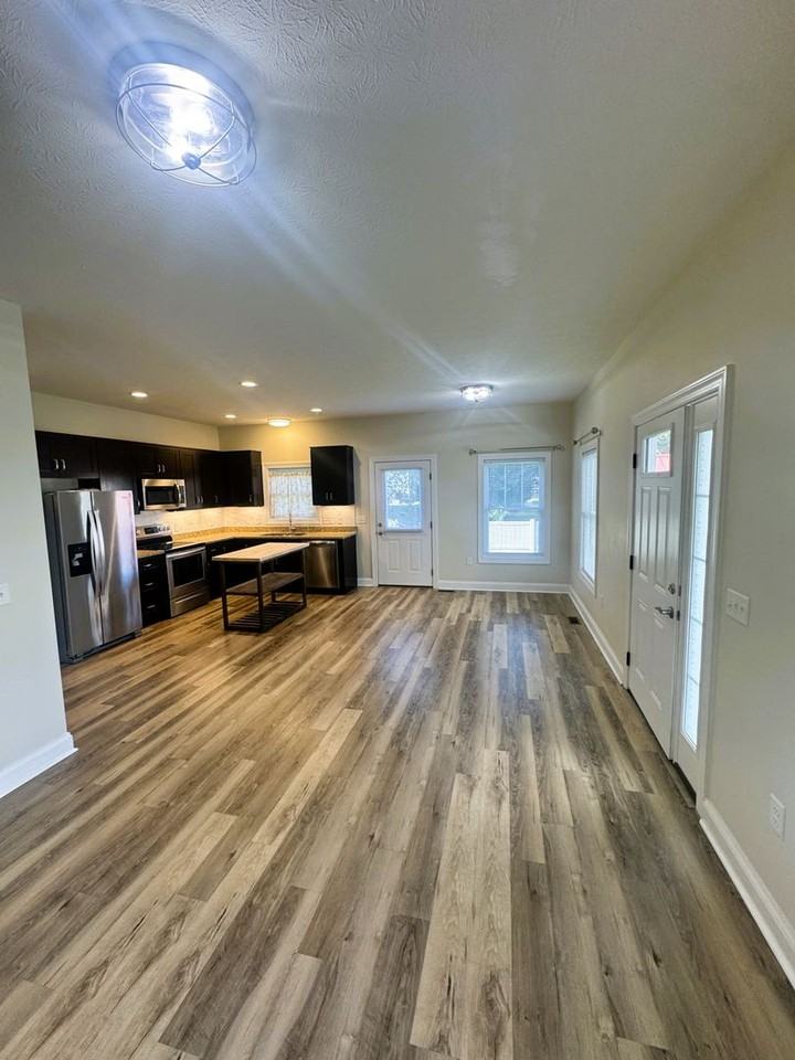 2656 Greenport Dr - Photo 3 of 15