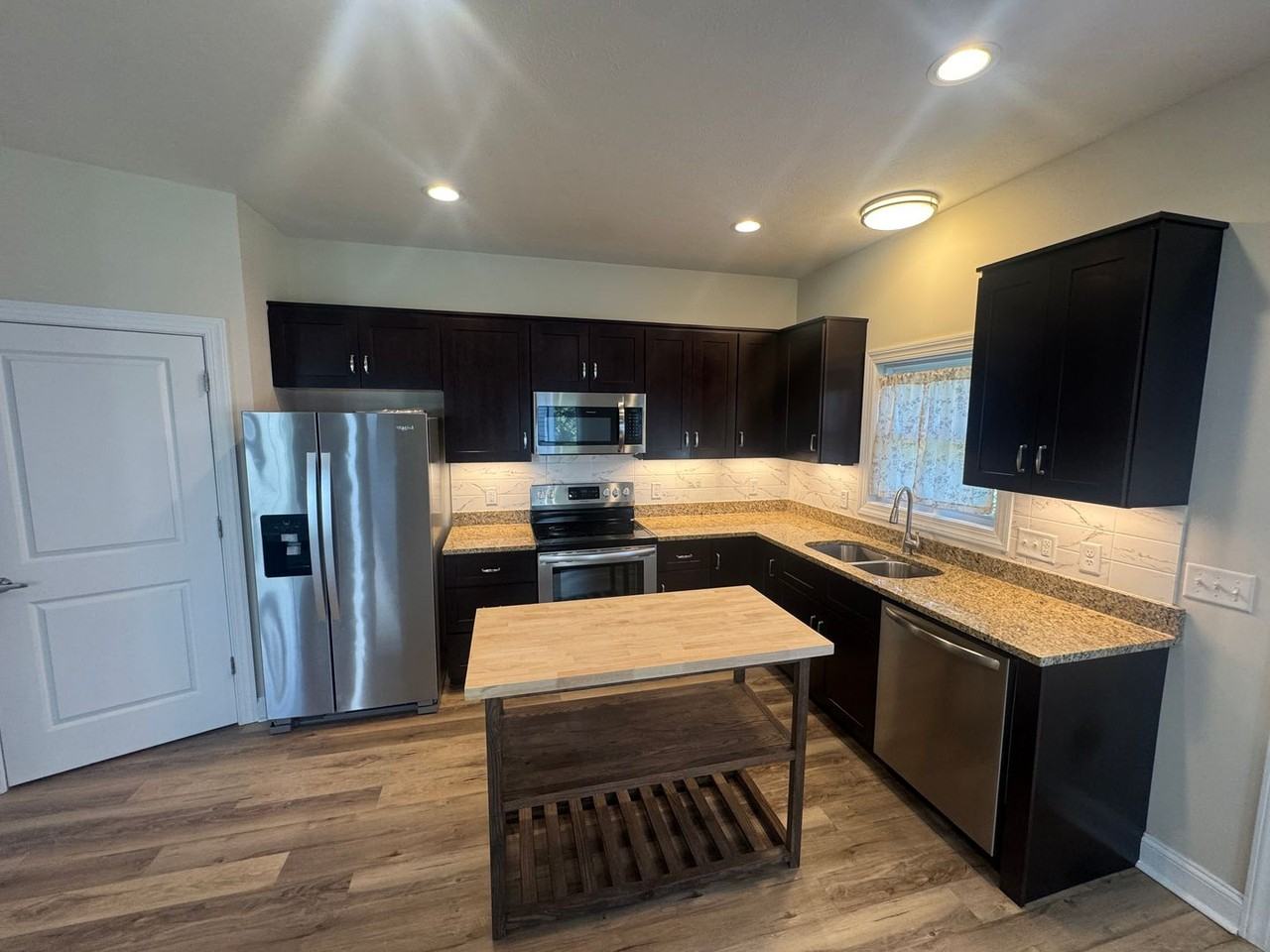 2656 Greenport Dr - Photo 4 of 15