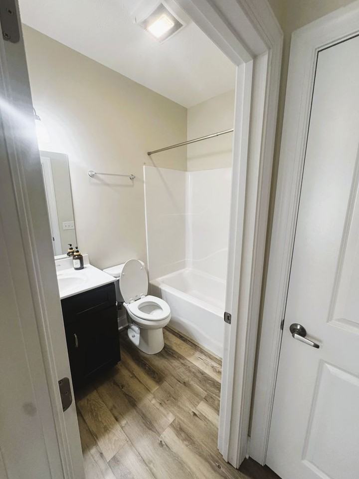 2656 Greenport Dr - Photo 7 of 15