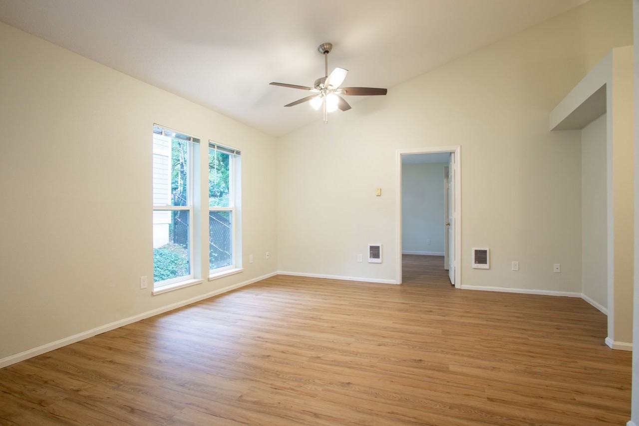 236 Sw Meade St #04 - Photo 2 of 24