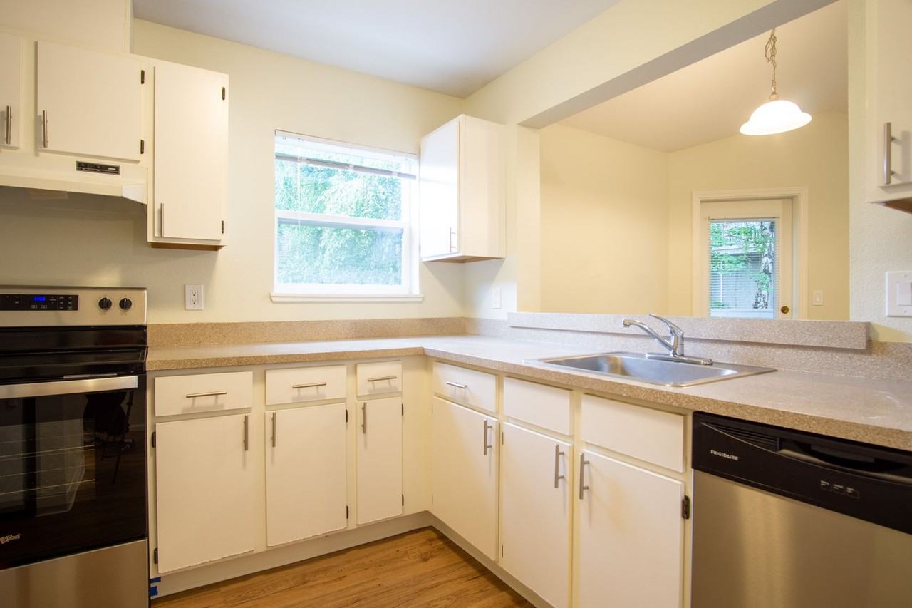 236 Sw Meade St #04 - Photo 7 of 24