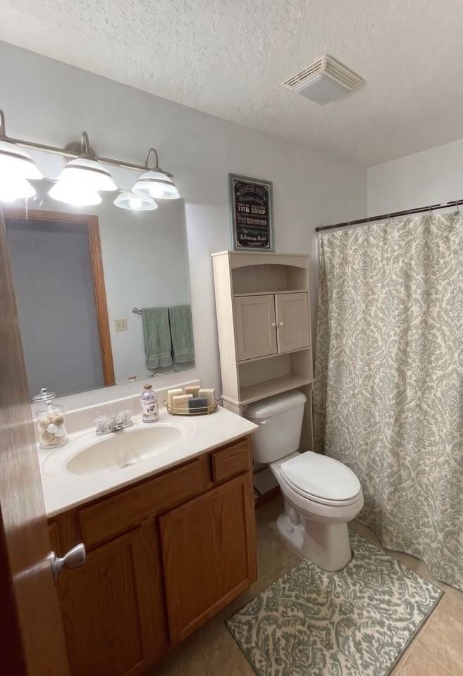 1325 Creekside Ct - Photo 4 of 9