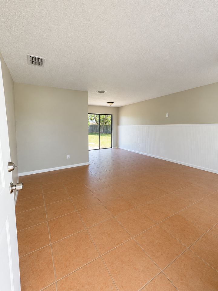 2319 Otis Ave - Photo 2 of 9