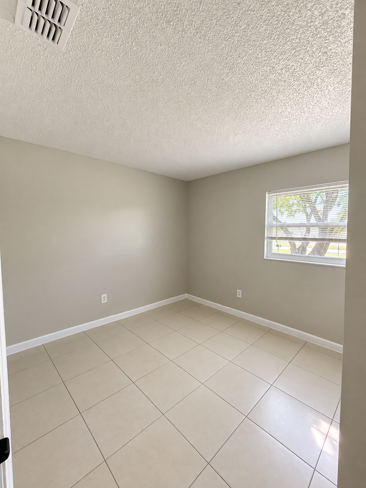 2319 Otis Ave - Photo 5 of 9