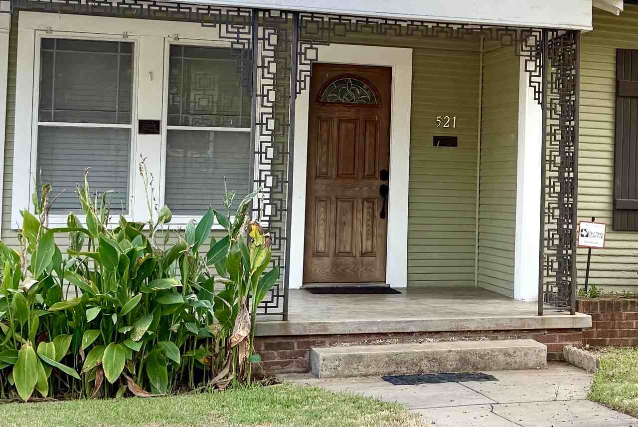 521 E Charnwood St #NA - Photo 3 of 32