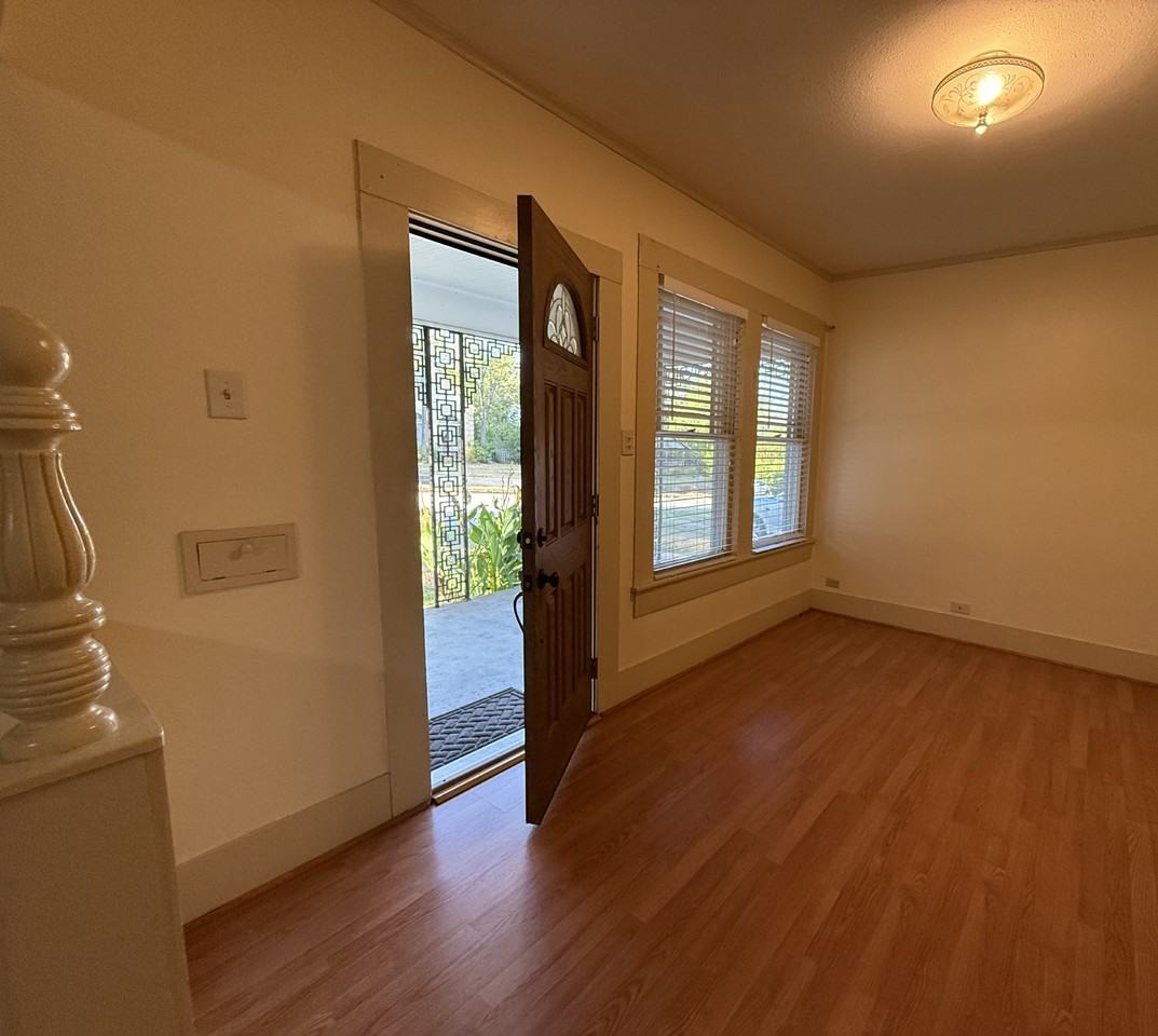 521 E Charnwood St #NA - Photo 4 of 32