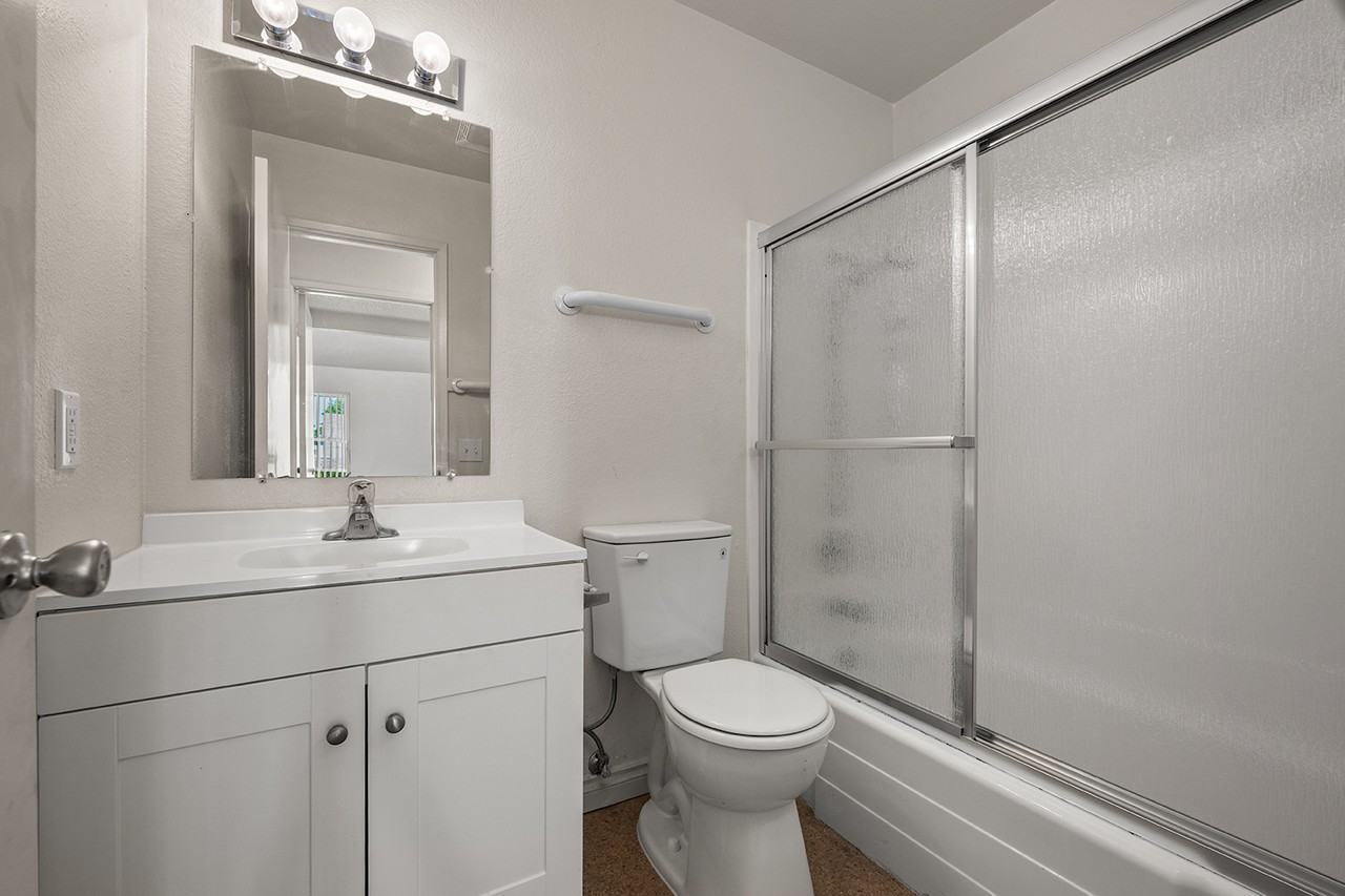 2323 Mcbride Ln - Photo 5 of 10