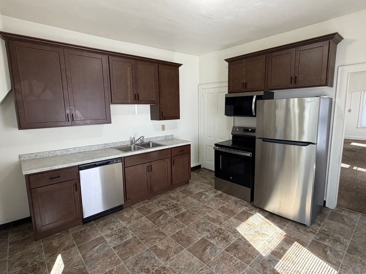 121 Wilson Ave Ne - Photo 2 of 4