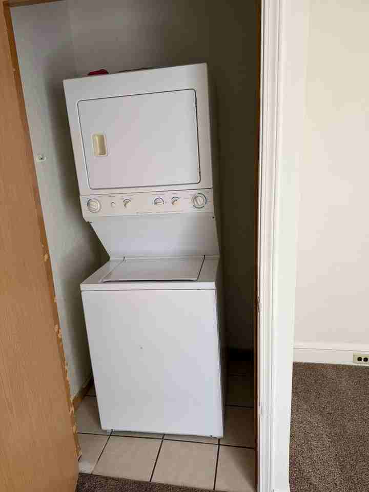 121 Wilson Ave Ne - Photo 3 of 4