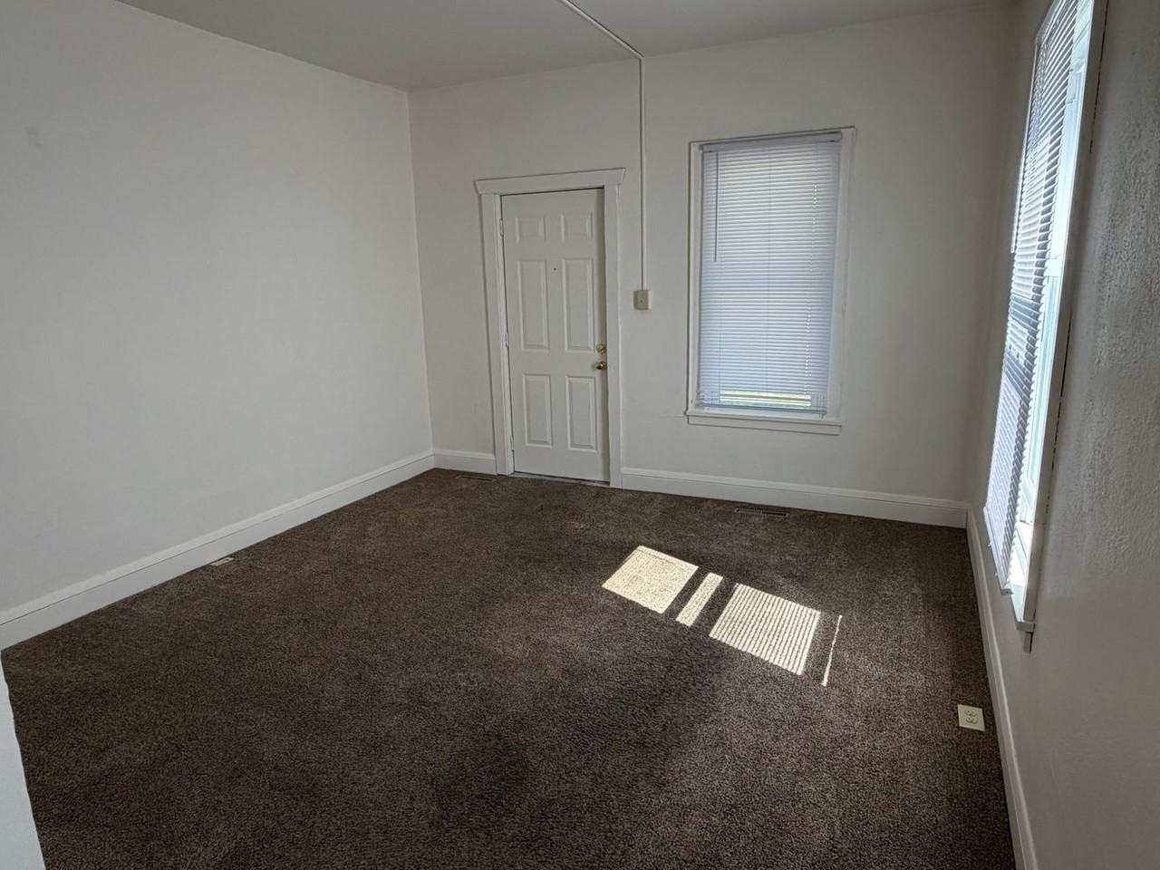121 Wilson Ave Ne - Photo 4 of 4