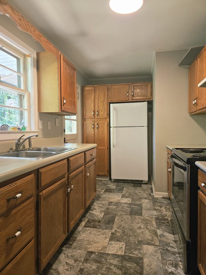 62 Saint Dunstans Rd #NA - Photo 7 of 48