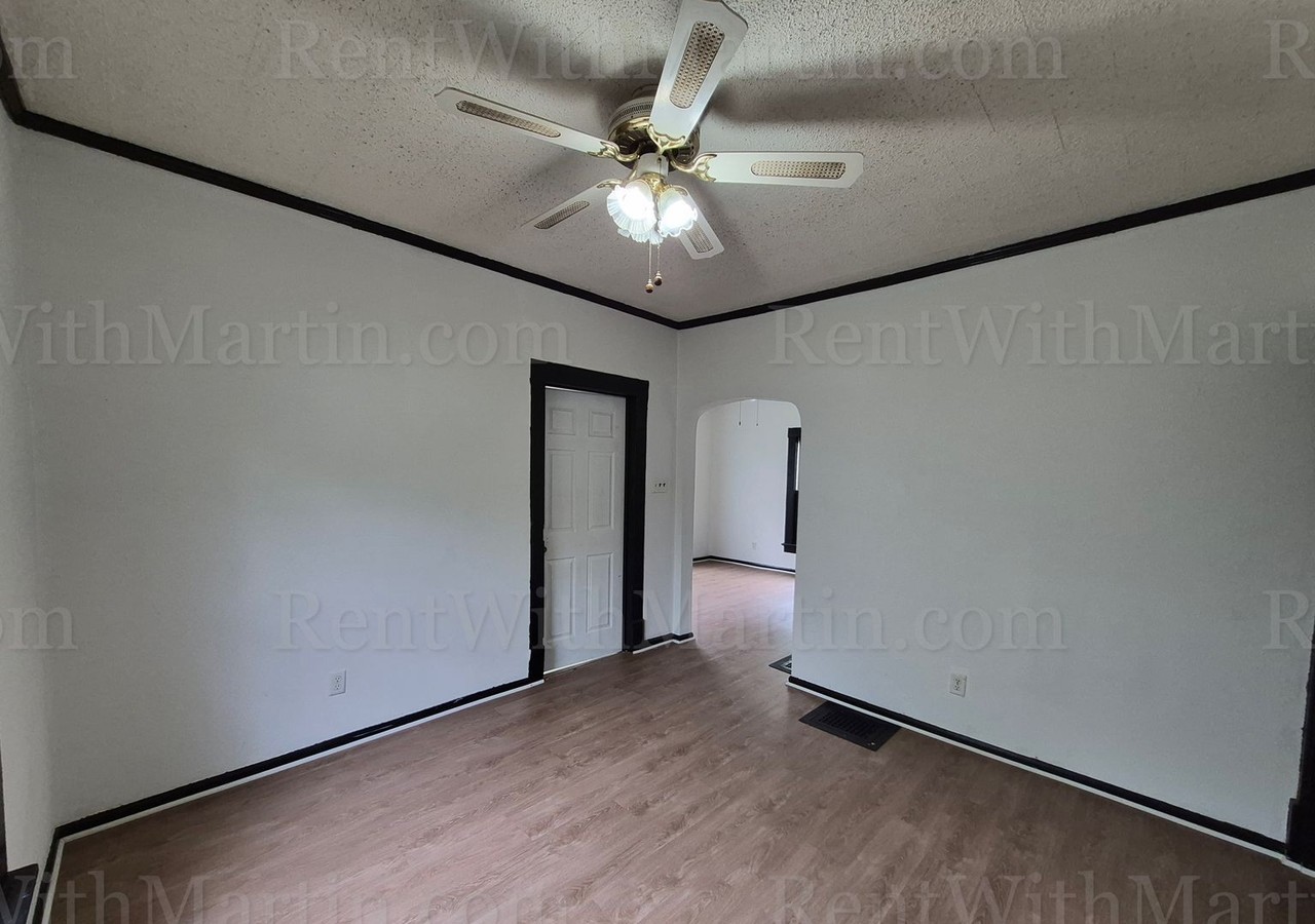 1020 Columbia St - Photo 4 of 22