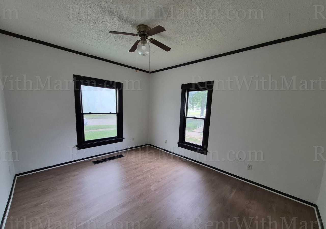 1020 Columbia St - Photo 5 of 22