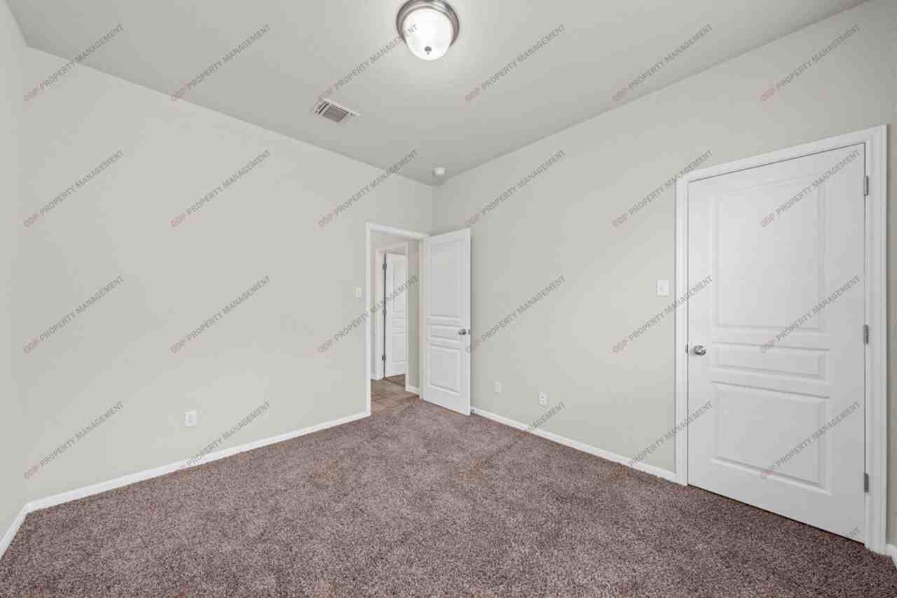1011 Rhodactis Dr - Photo 7 of 26