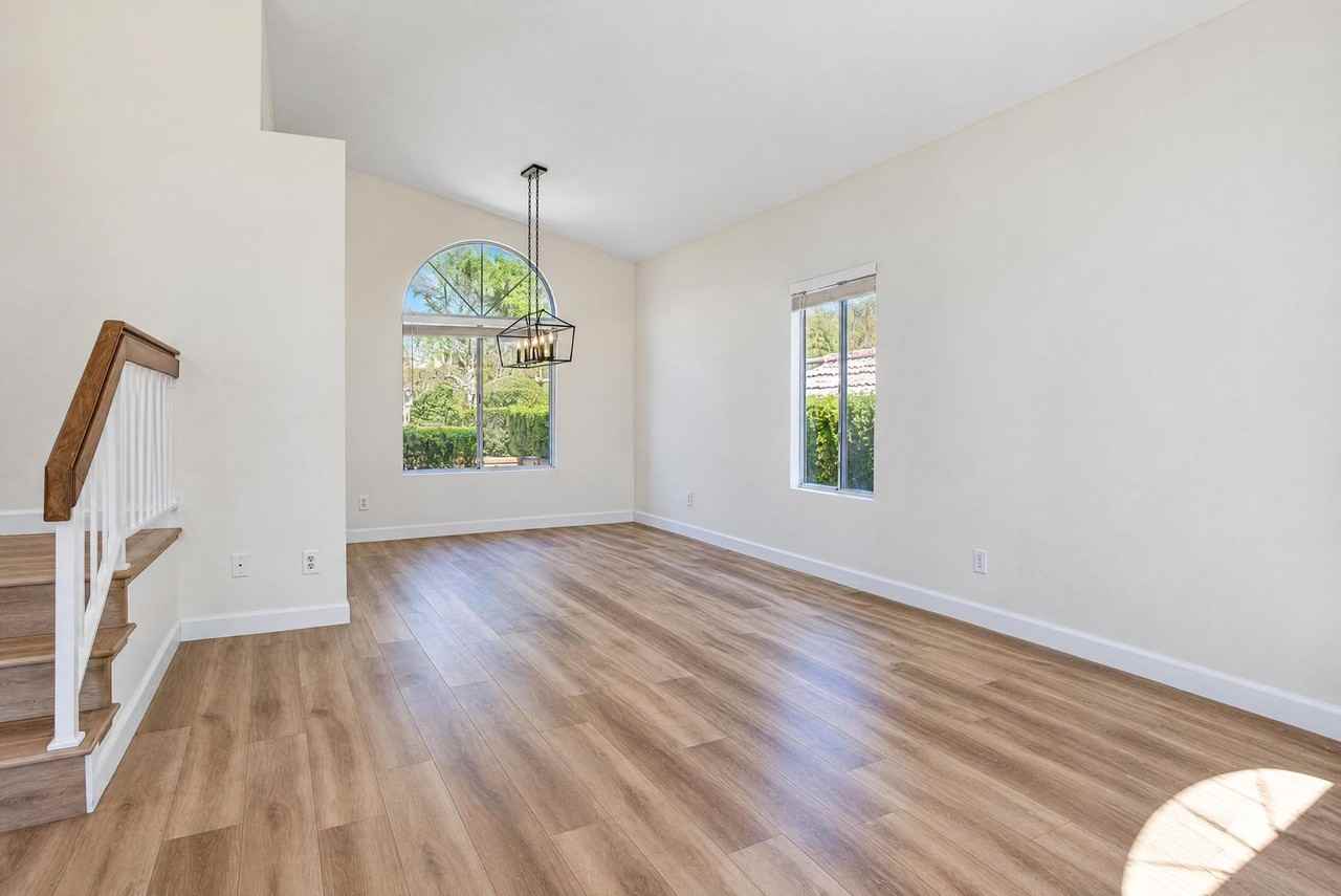 22441 Cardiff Dr - Photo 4 of 33