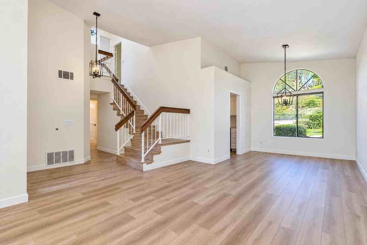 22441 Cardiff Dr - Photo 5 of 33
