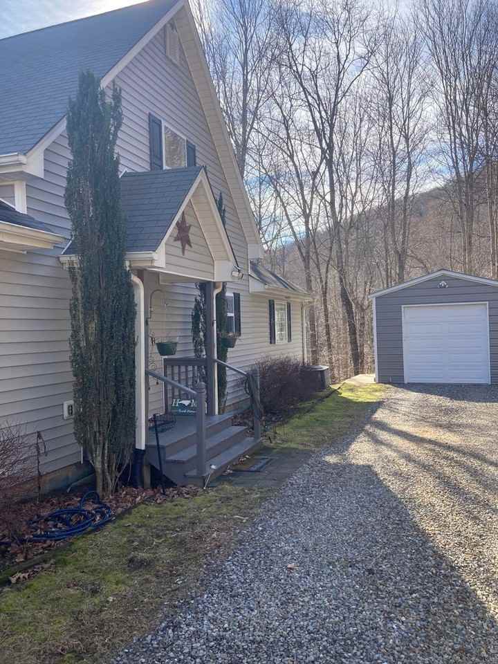872 Mountainside Dr - Photo 2 of 28