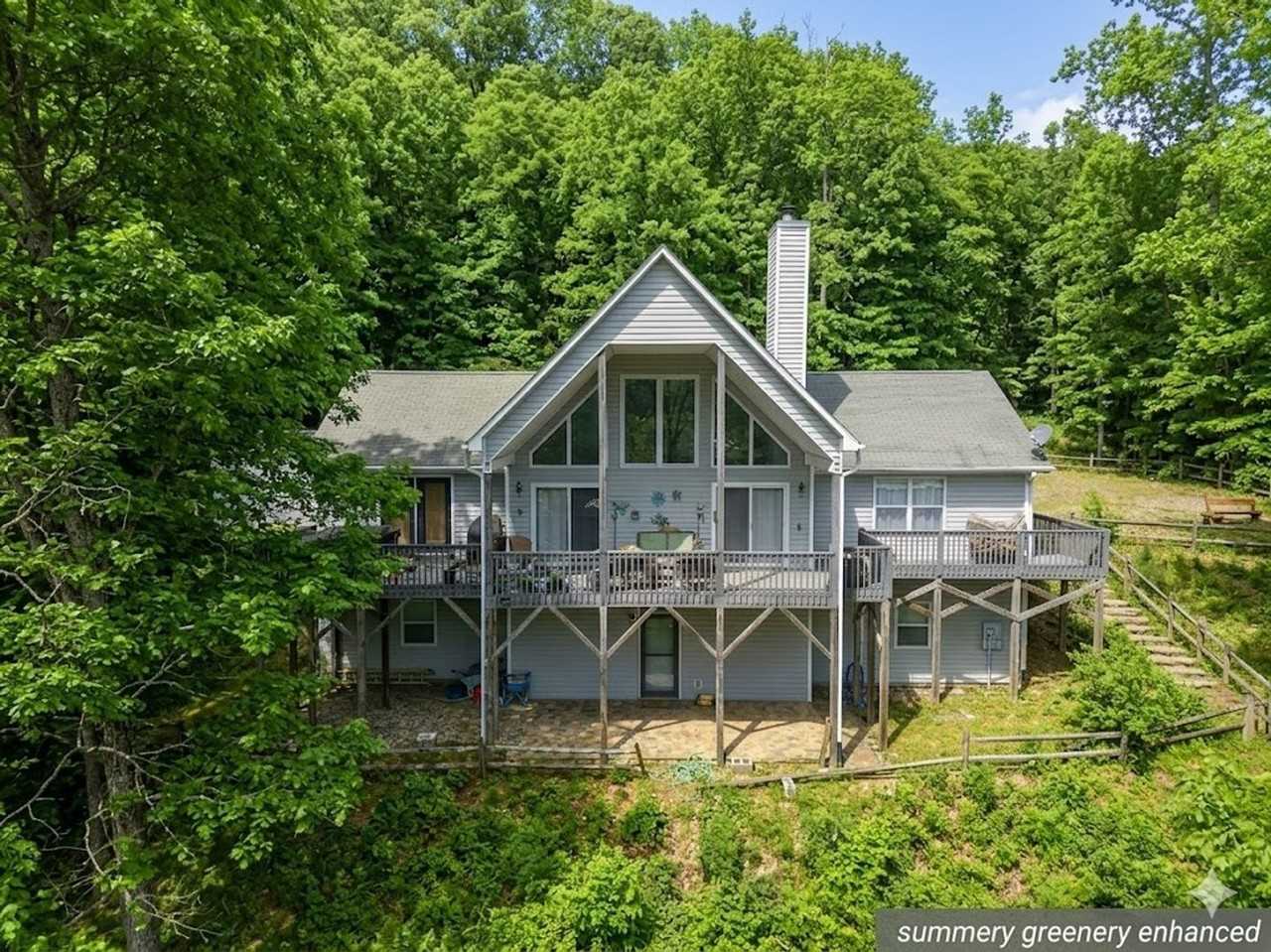 872 Mountainside Dr - Photo 3 of 28