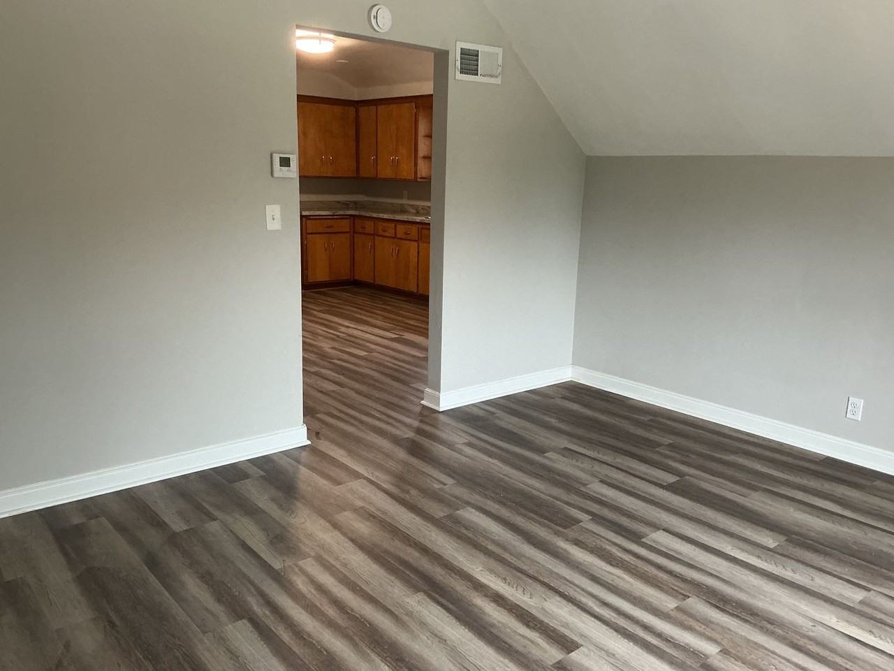 5021 W Greenfield Ave - Photo 4 of 11