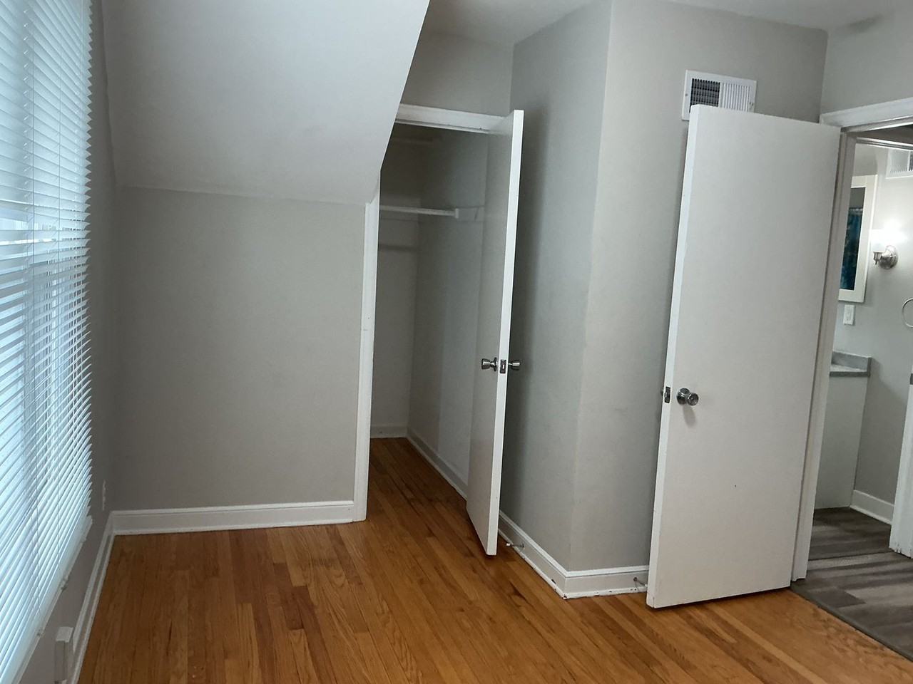 5021 W Greenfield Ave - Photo 6 of 11