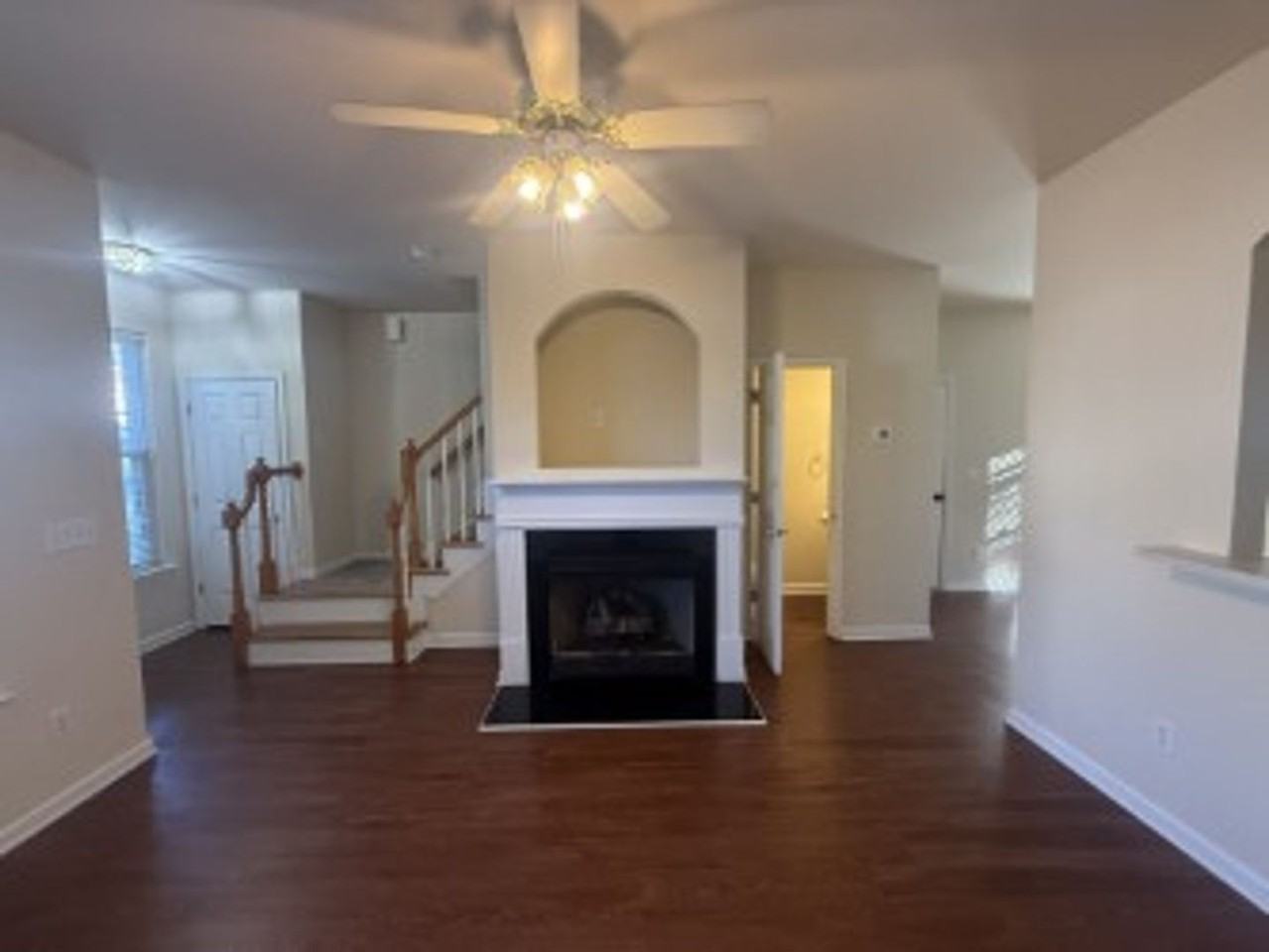 2413 Woodridge Dr - Photo 4 of 19