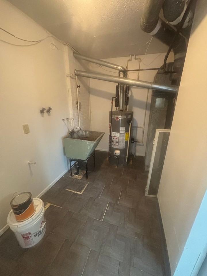 23673 Banbury Cir - Photo 4 of 7