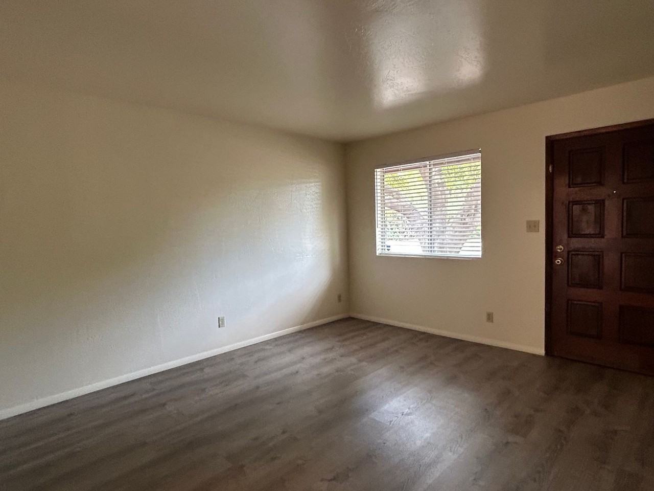 503 W 12th St - Photo 2 of 13