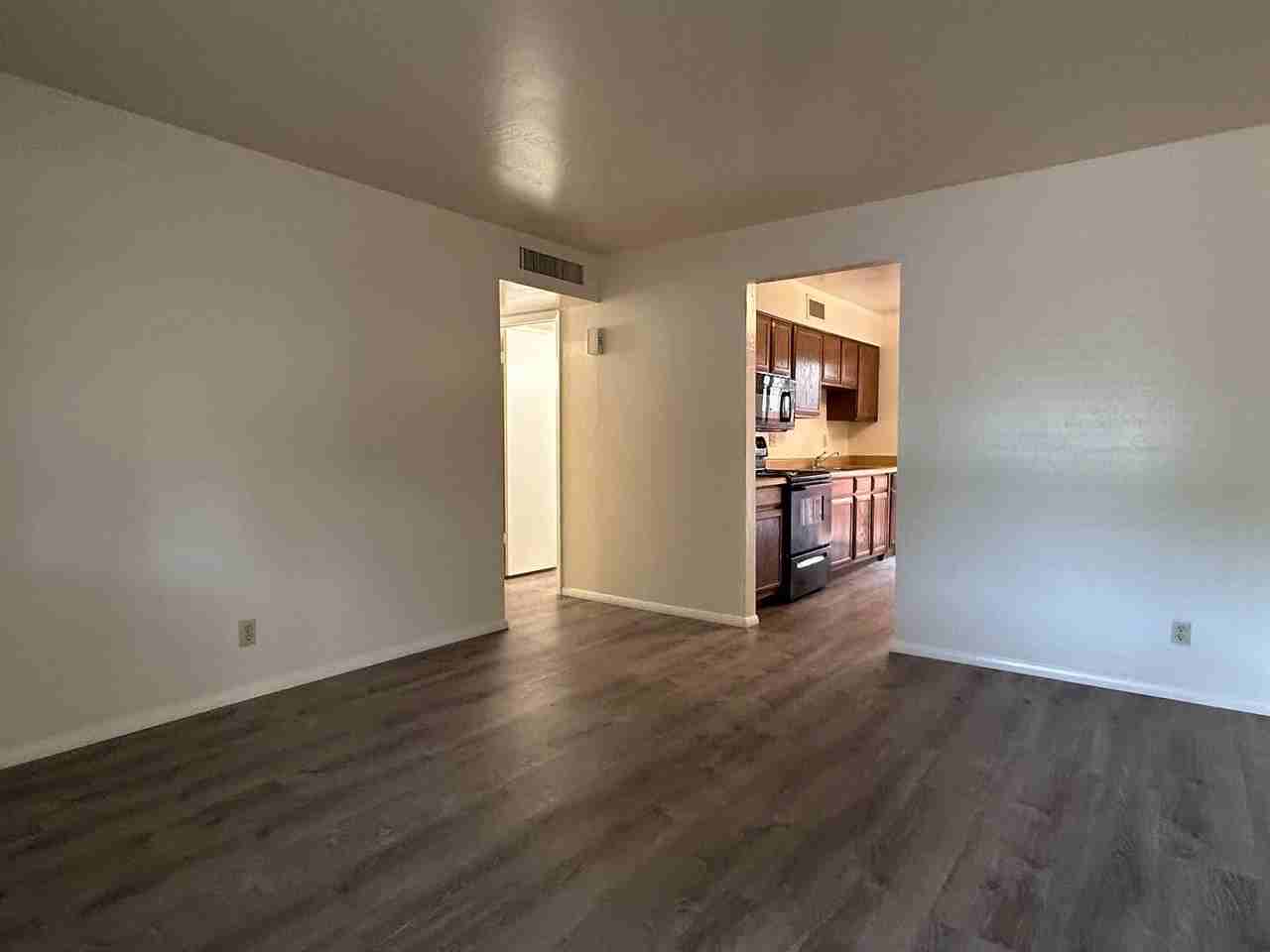 503 W 12th St - Photo 3 of 13