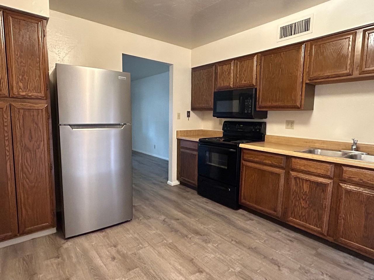 503 W 12th St - Photo 4 of 13