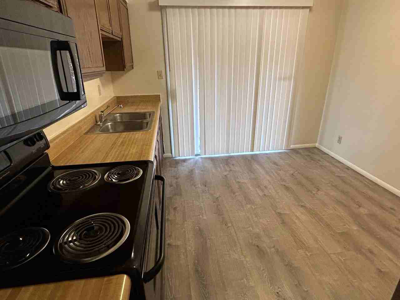 503 W 12th St - Photo 6 of 13