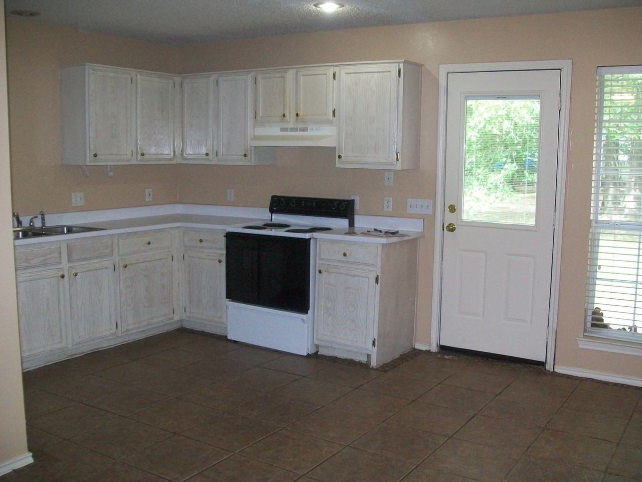 525 Kirkland Ln - Photo 4 of 4