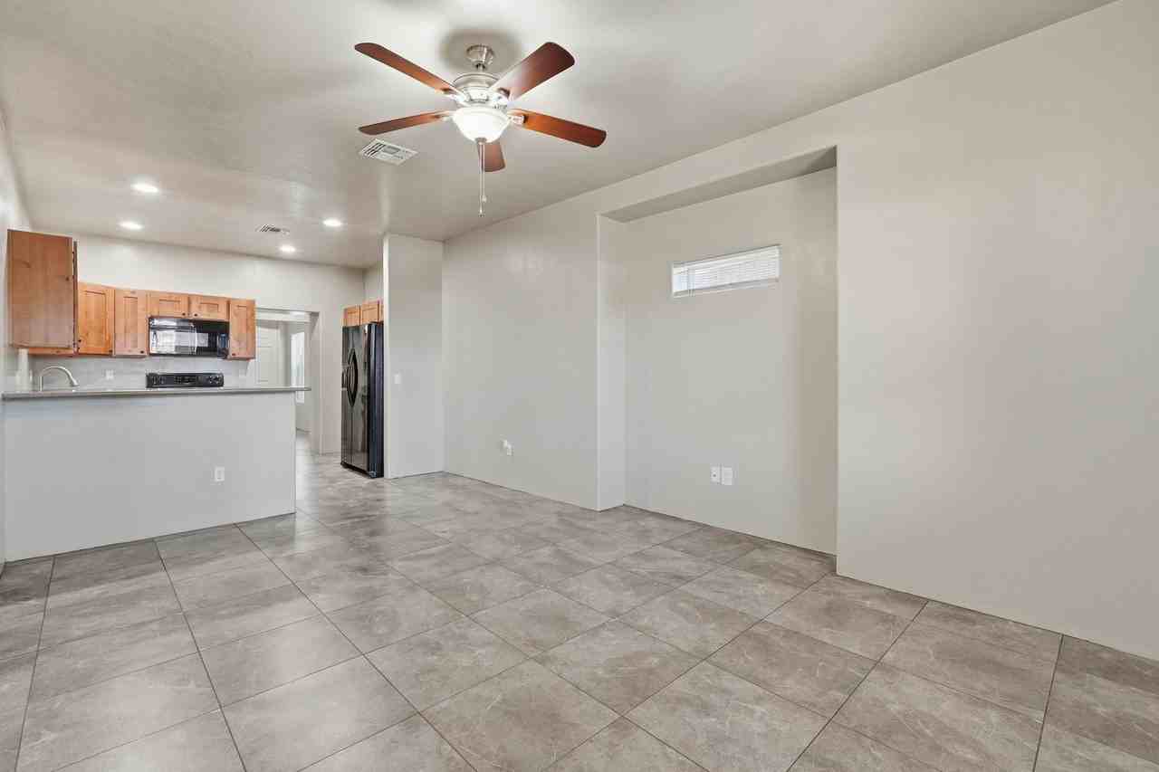 1441 E. 8th St. - Photo 4 of 33