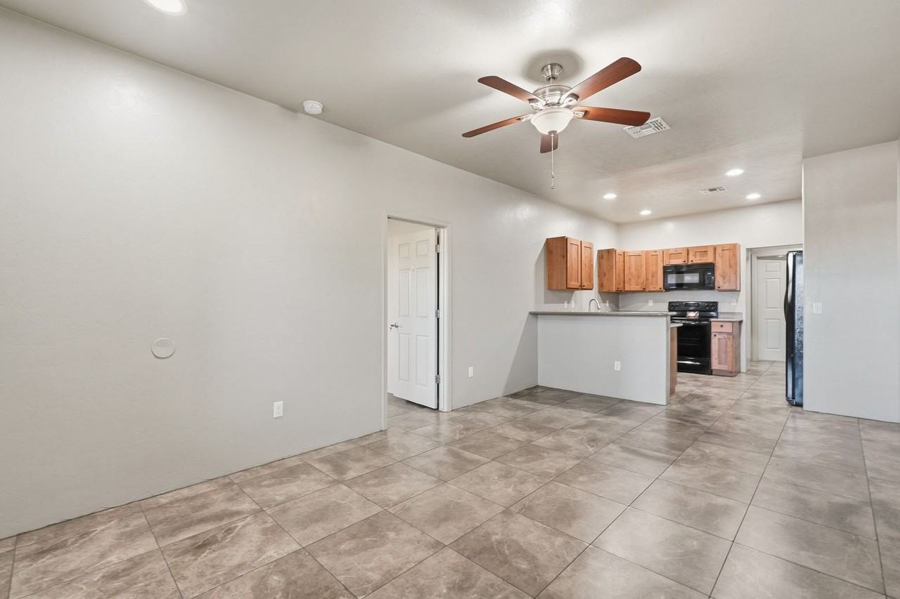 1441 E. 8th St. - Photo 5 of 33