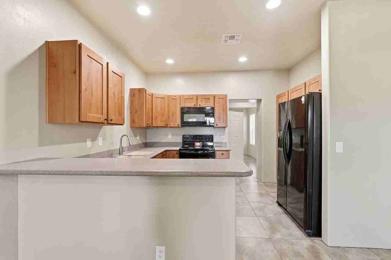 1441 E. 8th St. - Photo 6 of 33
